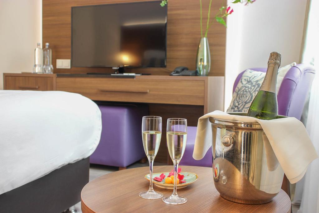 A-Hotel Oosterhout Оостерхаут Екстериор снимка