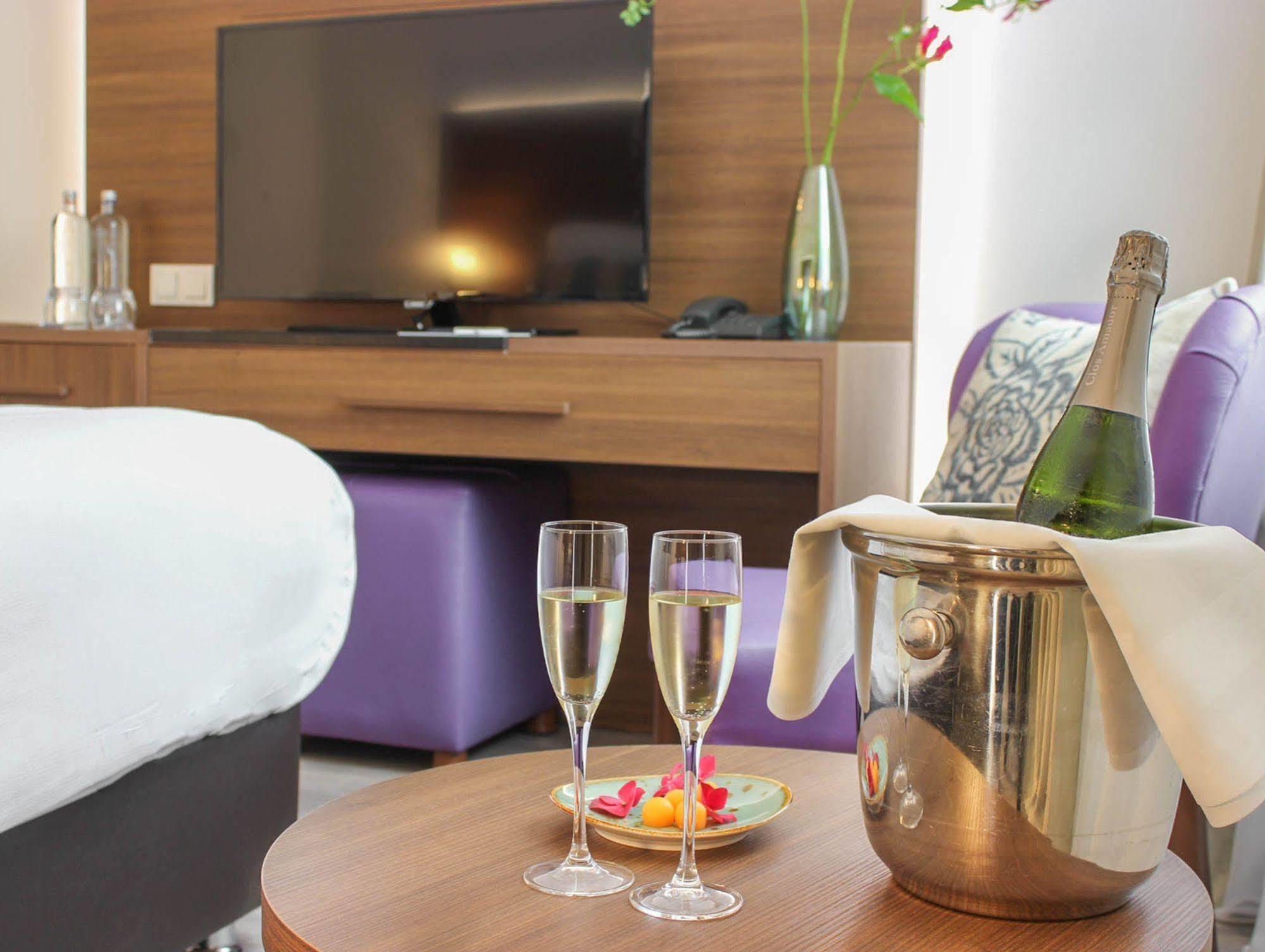 A-Hotel Oosterhout Оостерхаут Екстериор снимка